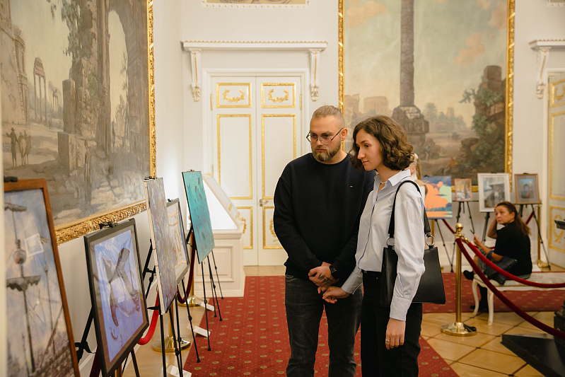 В Академии талантов открылась выставка «Искусство без границ»