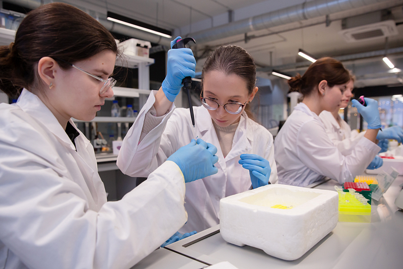Старшеклассники научились работать с культурами in vitro