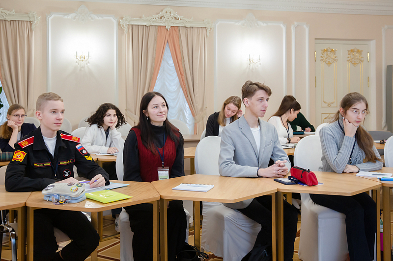 Юные филологи прошли подготовку к региональному этапу ВсОШ в Каменноостровском дворце
